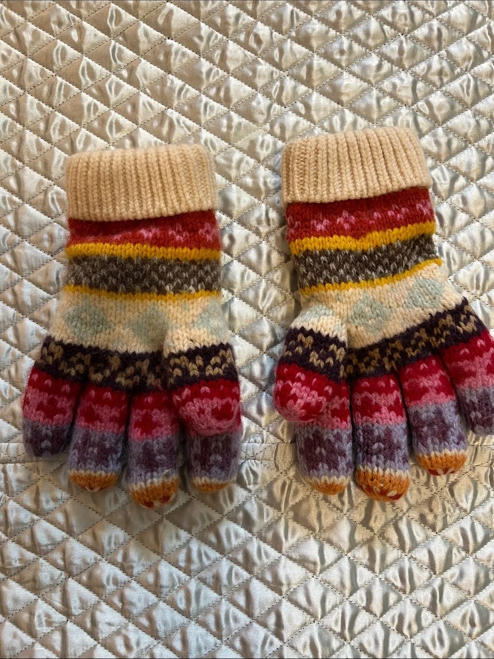 Women’s Multicolor Fair Isle Knit Gap Gloves with Beige Cuff